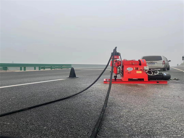 佛罗镇马路路基路面开裂下沉注浆加固灌浆