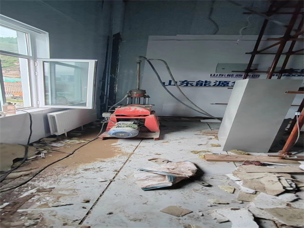 佛罗镇地基基础下沉墙体裂缝加固注浆顶升施工